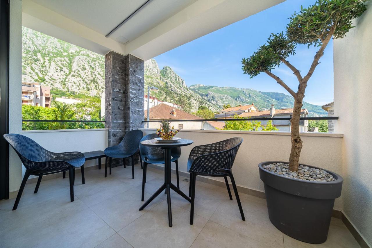 C Group Apartments Kotor Bagian luar foto